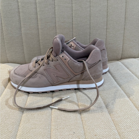 New Balance 574 Women's Pink Tan Sneakers - Picture 1 of 9